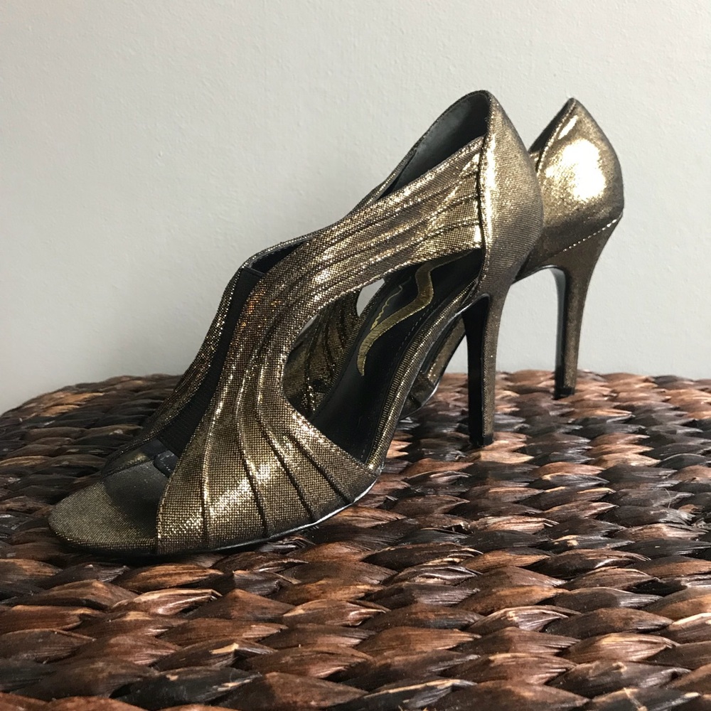 Nina gold & Black Heels size 6